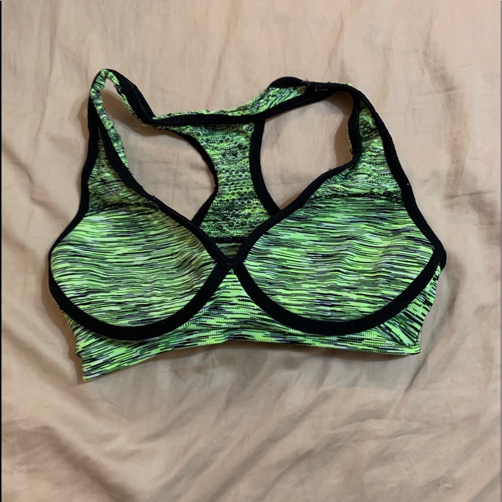 barely worn padded sports bra - Picture 3 of 3